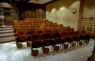 Rows of wooden desks in the Ernie Pyle Hall Pulliam Auditorium