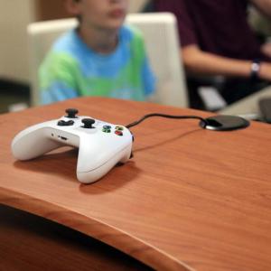 A white Xbox controller