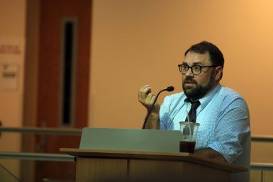 Aaron Sharockman, the executive director of Politifact, talks to students of the High School Journalism Institute about fact checking.