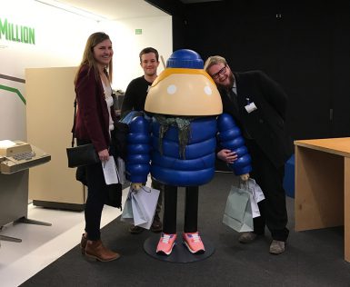 Students hung out with a bot at the Google New York headquarter. (Genevieve Martin | The Media School)