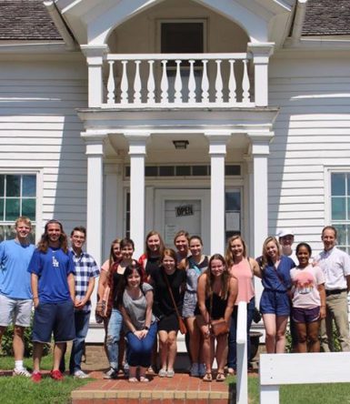 Freshmen Ernie Pyle Scholars gathered in front of Pyle's home in Dana, Indiana. (Courtesy photo)