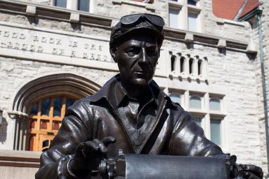 statue of Ernie Pyle in front of Franklin Hall