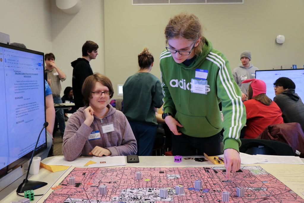 Jocelyn Beedie and Grant Stumler play a megagame