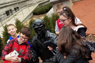 Stalker Elementary School students take a selfie with the Ernie Pyle statue