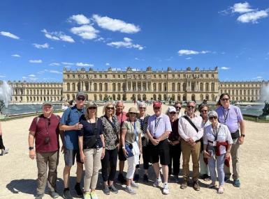 A group poses for a photo on an IUAA trip to London.